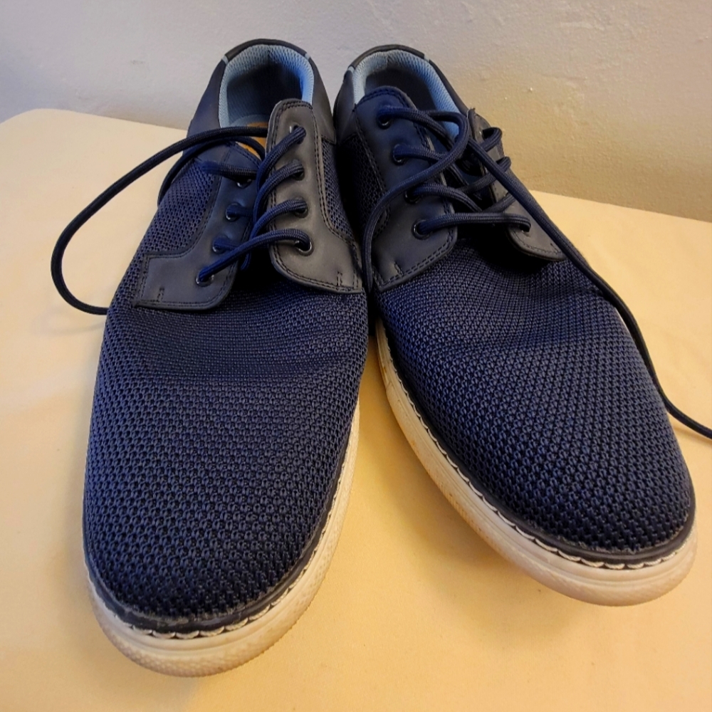 10.5 / 44 Mens navy lace up sneakers Seven 91